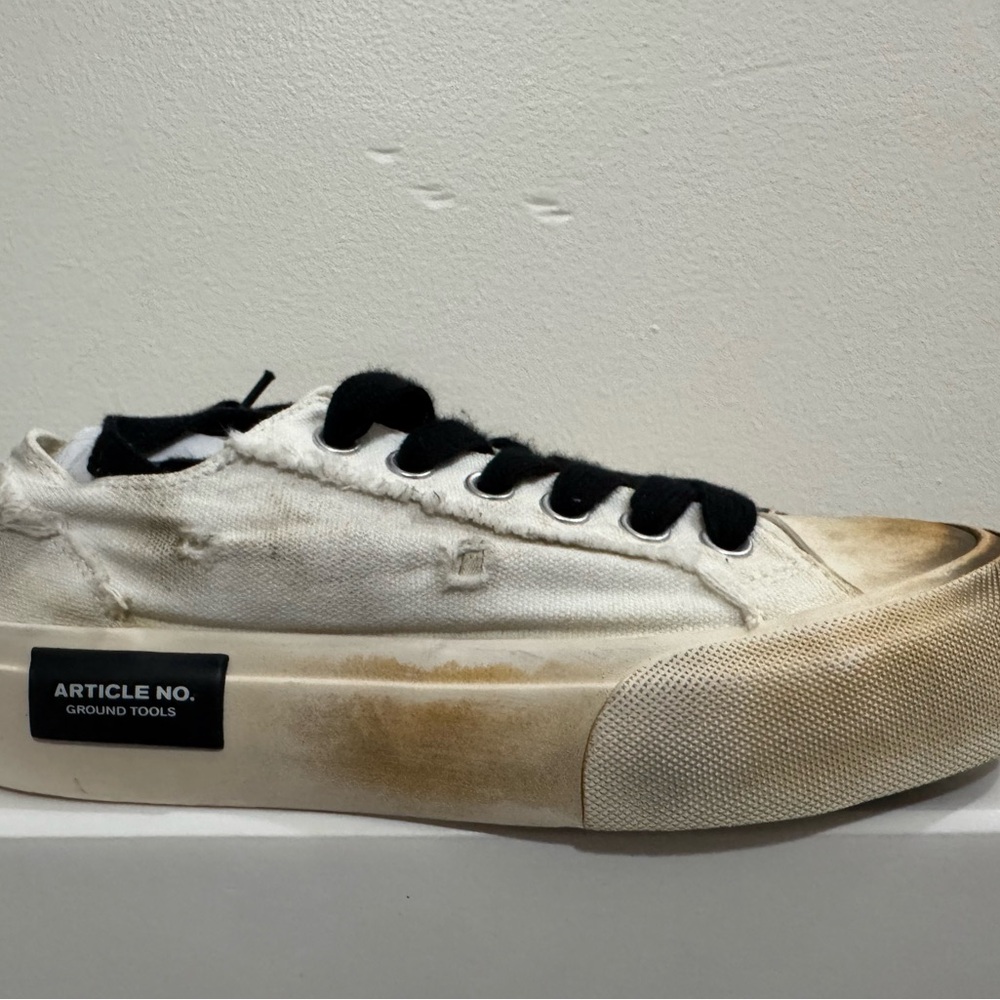 Article No. Distressed Women’s Sneakers Size 7